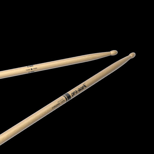 Classic Forward 747B Hickory Drumstick, Oval Wood Tip